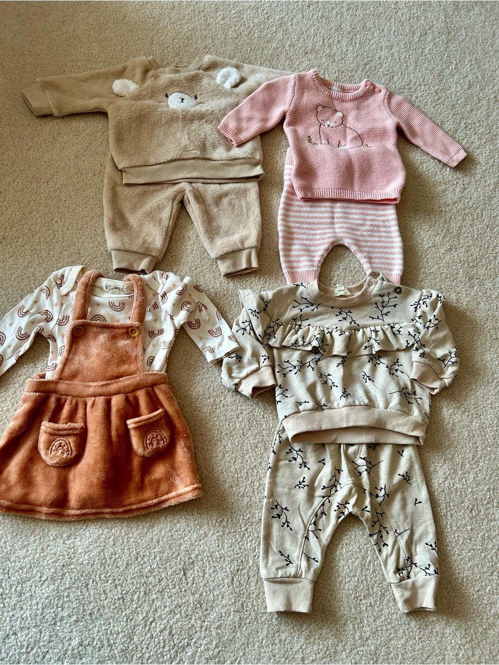 Baby girl outfits size 3 and 3-6 months EUC